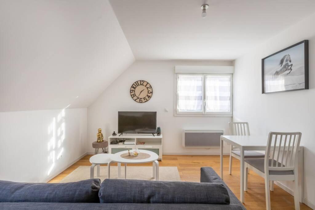 Grand Confort, Appartement Osny Exterior foto